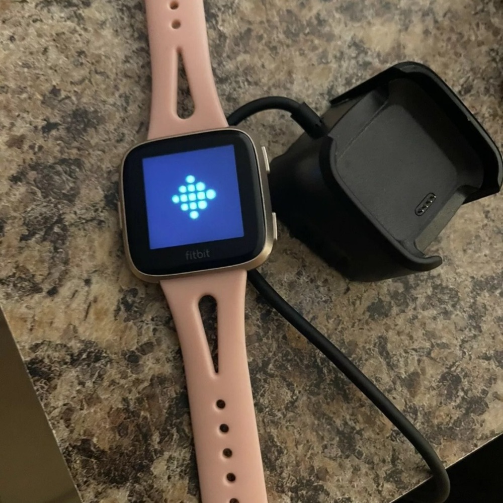 Fitbit Versa - image 2